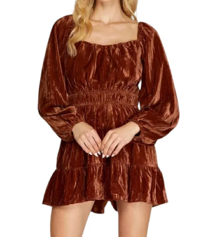 Chelly Crinkle Velvet Romper In Rust